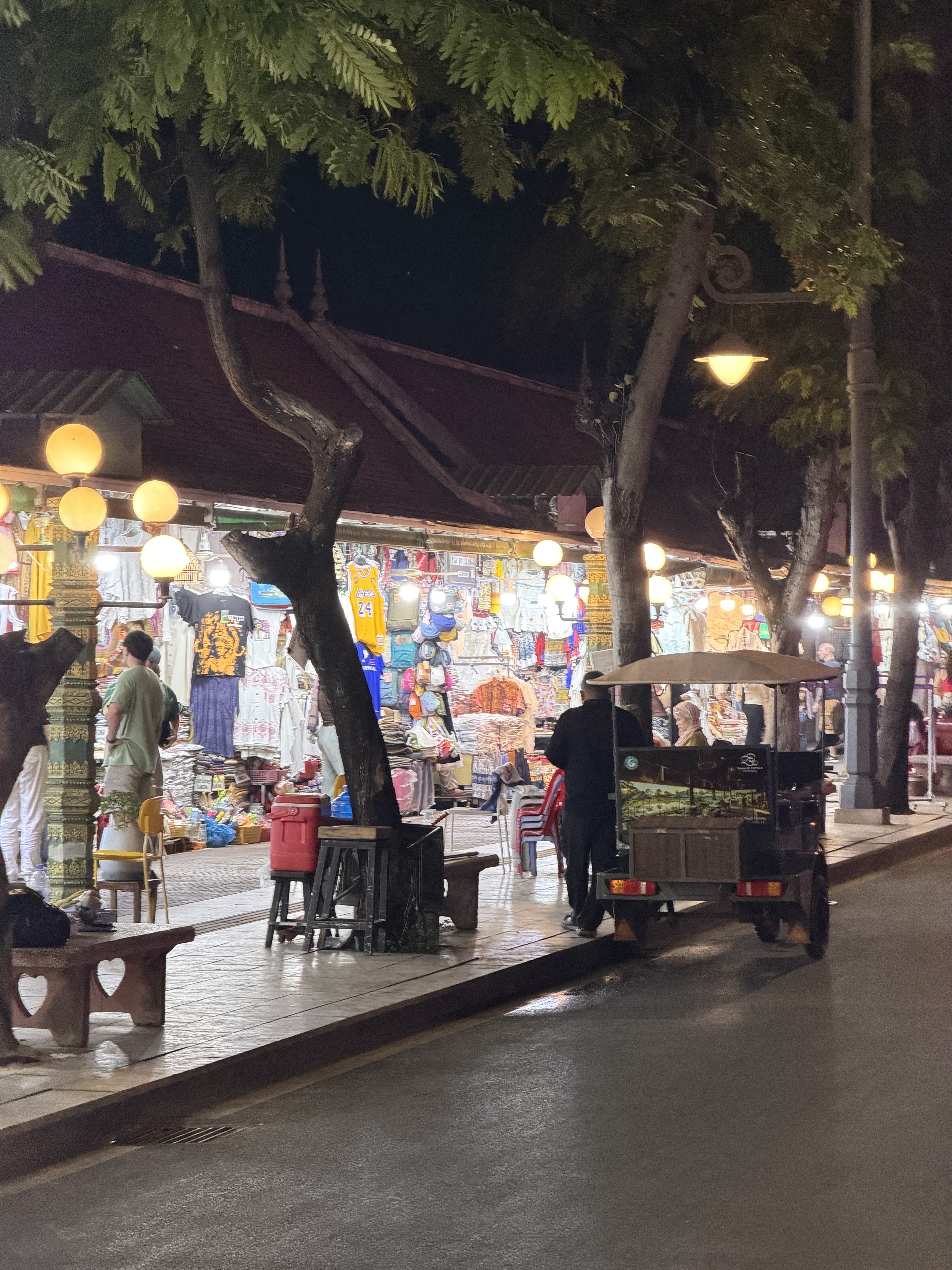សិប្បកម្មក្នុងស្រុក និងវត្ថុអនុស្សាវរីយ៍ដែលបង្ហាញ